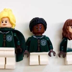 LEGO Minifigure Fun Pack Harry Potter Slytherin Quidditch Team.