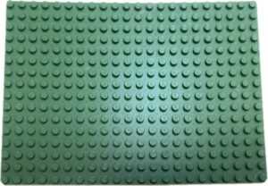 "LEGO Vintage Baseplate 16×22 Green display"